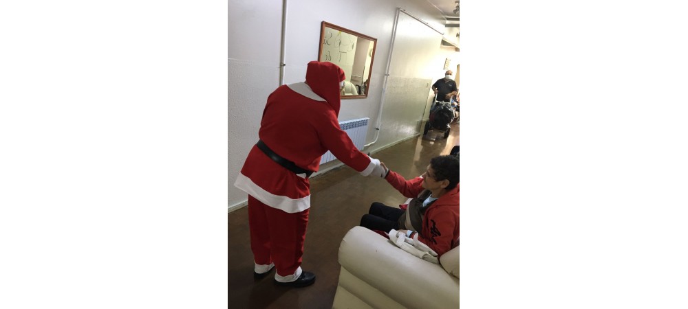 Papai Noel visita o Lar da Velhice São Francisco de Assis